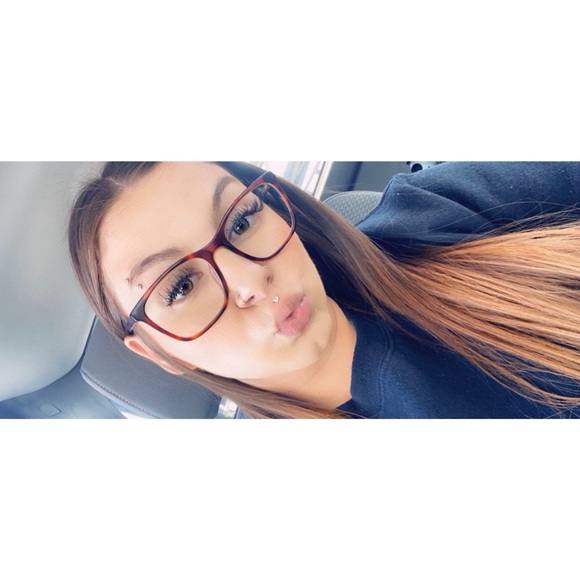 meet your posher, meghan. - Picture 1 of 1